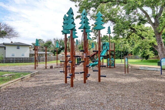 Building Photo - 10305 Caracara Dr