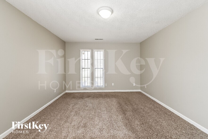 Building Photo - 4484 Westbury Dr