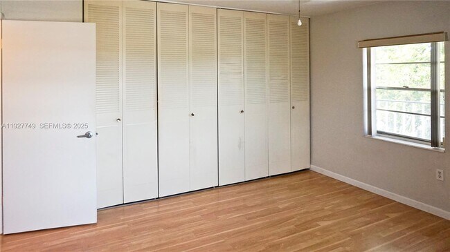 Building Photo - 9651 SW 77th Ave