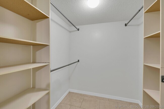 Building Photo - 2302 Sunrise Blvd