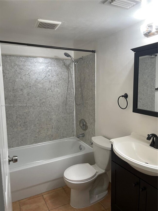 Building Photo - 570 S Park Rd