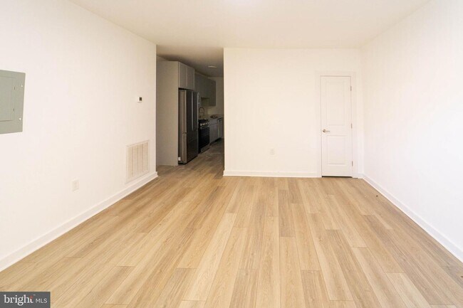 Building Photo - Move In Ready 2 BD 1 BA close to Metro, Sh...