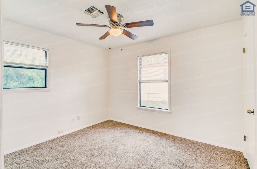 Building Photo - 1757 SW 13th St