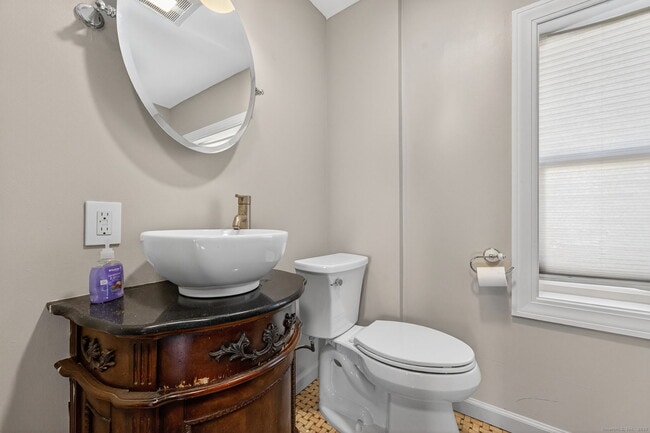 Building Photo - 12 N Main St