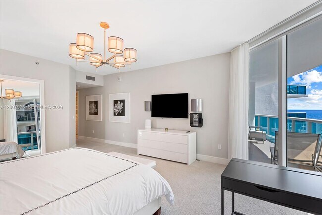Building Photo - 2711 S Ocean Dr