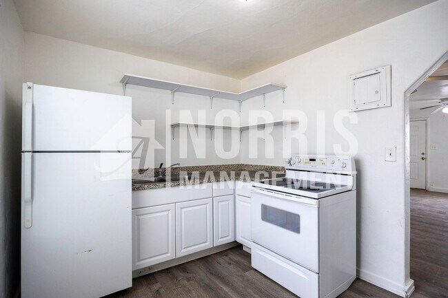 Building Photo - Multi-Unit Space Available NOW!