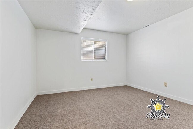 Building Photo - 2066 E 10095 S