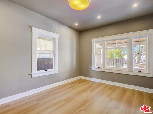 Building Photo - 400 N Avenue 66