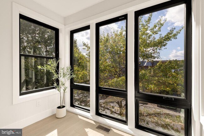 Building Photo - 3923 14th St NW