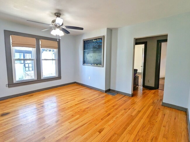Building Photo - Adorable 2BR 1B in a Historic Neighborhood