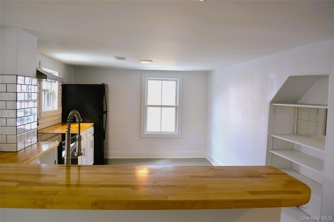 Building Photo - 2303 Lucas Turnpike