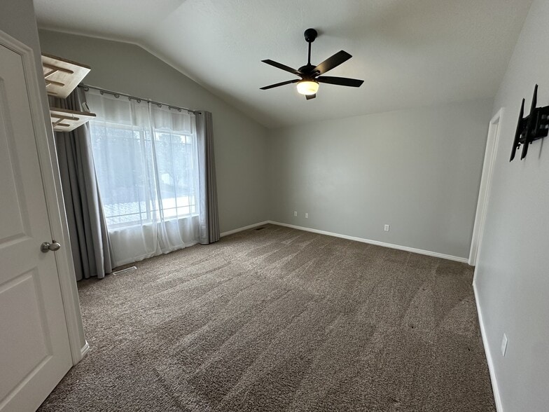 Building Photo - 775 Black Horse Dr