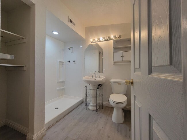 Building Photo - Renovated Single Family Home!  Large backy...