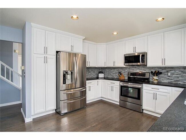 Building Photo - Beautiful single family home with 4 bed an...