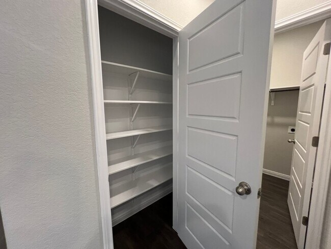 Building Photo - Luxury duplex in Seguin!