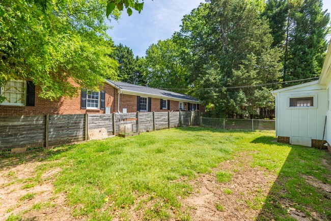 Building Photo - Adorable home in Kernersville!
