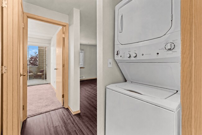 Convenient in-unit washer and dryer. - Villas at Lawrence