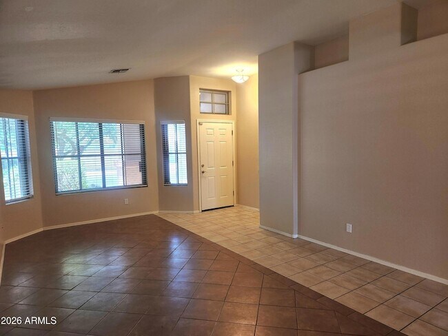 Building Photo - 5511 S 15th Way
