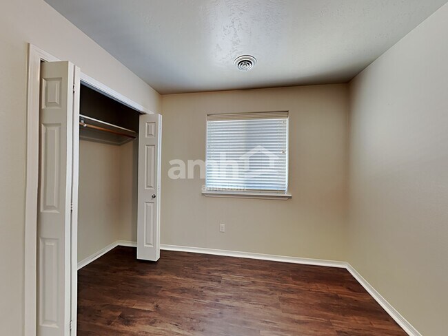 Building Photo - 12216 W Skyhaven St