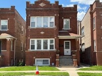 Building Photo - 2252 N Laramie Ave