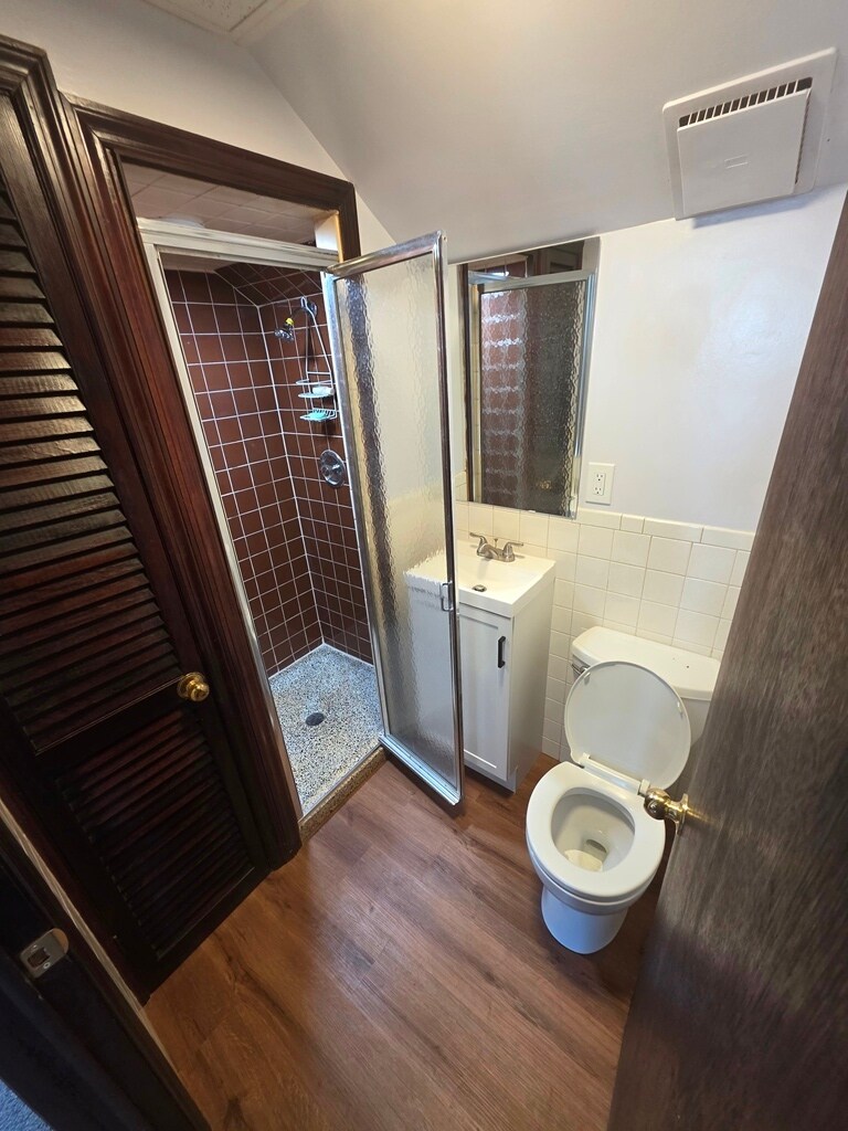 Building Photo - 19 Lakeview Ave