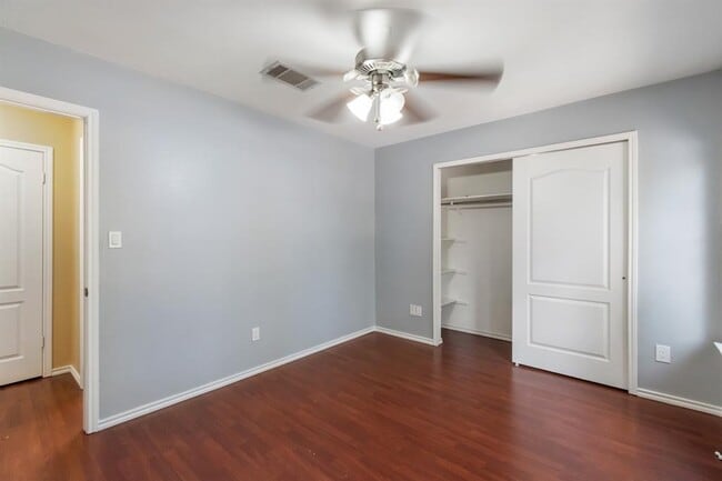 Building Photo - 1117 Del Roy Dr