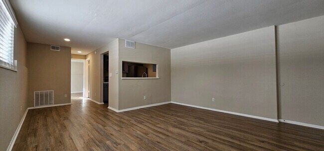 Building Photo - Spacious 1-Bedroom Apartment in Scenic Ket...