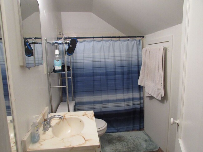 Building Photo - 709 Bluemont Ave