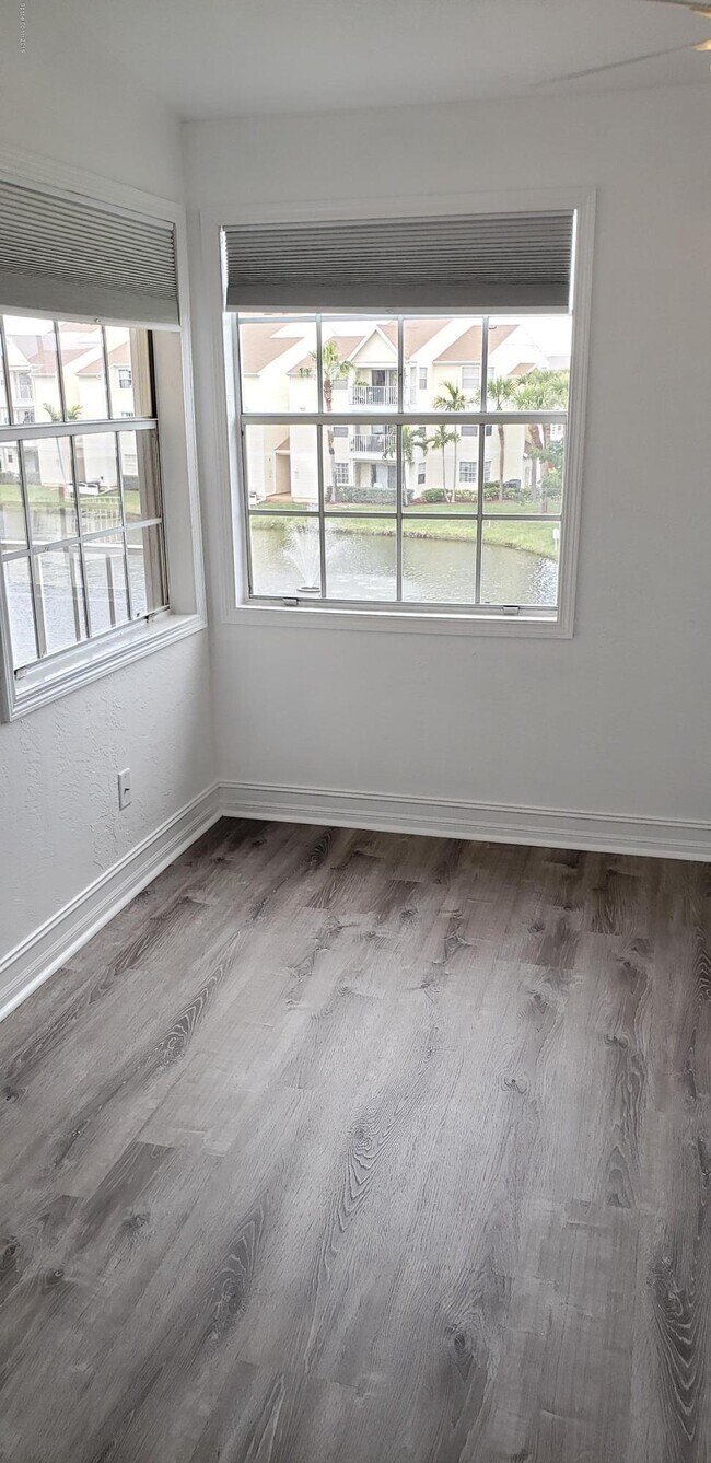 Building Photo - 1801 Island Club Dr
