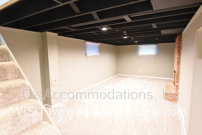 Building Photo - 8870 Westbrooke Dr