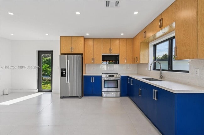 Building Photo - 5152 SW 6th St