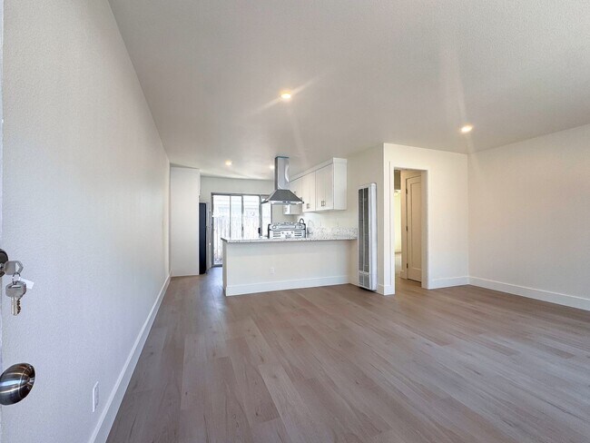 Building Photo - Residential Apartment near Downtown Fullerton