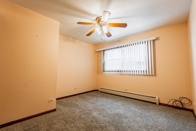 Building Photo - 4613 Grove Ave