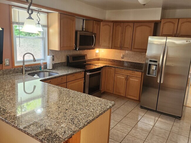 Building Photo - 4902 Creek Dr