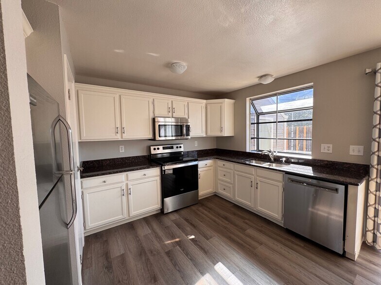 Building Photo - 4633 S Crystal Way