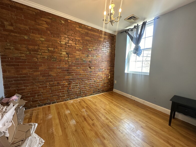 Building Photo - 66 Beacon St