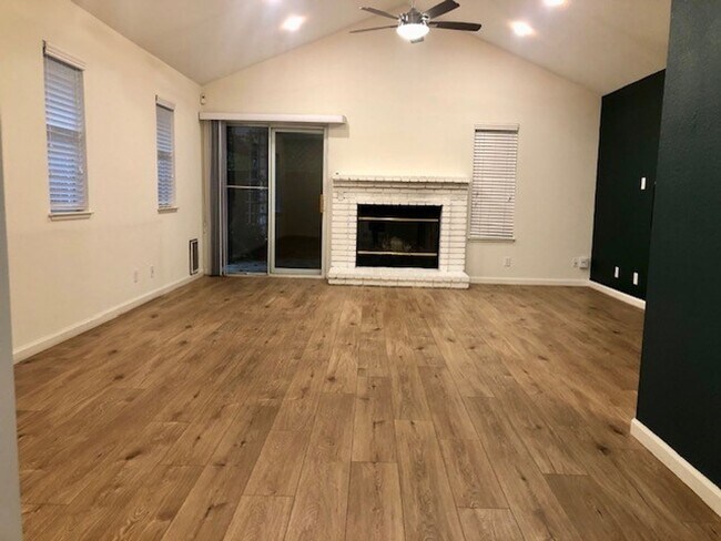 Building Photo - Charming and Spacious Home in Carmichael