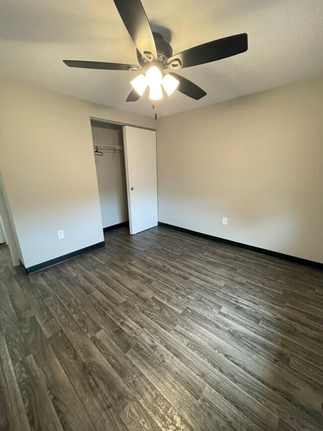 Building Photo - The Hampton - 1 Bedroom 1 Bathroom with in...