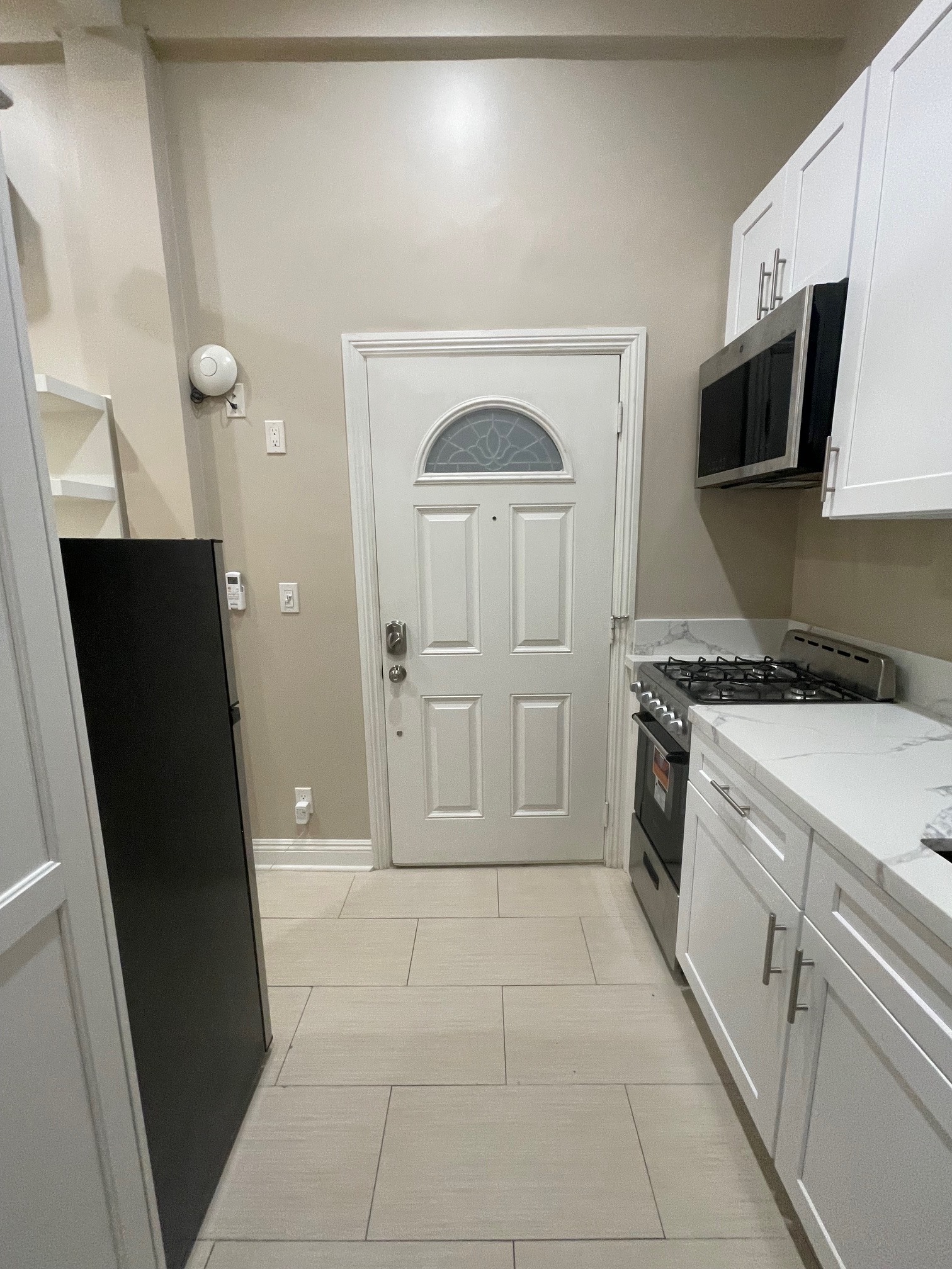 Building Photo - 7524 Fountain Ave