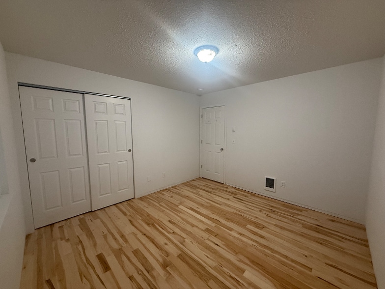 Building Photo - 1565 N Summit Rd