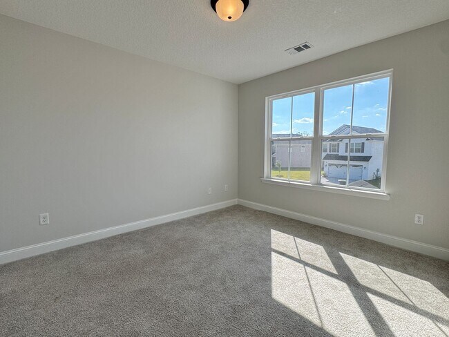 Building Photo - AVAILABLE OCTOBER 2025 [PET FRIENDLY]