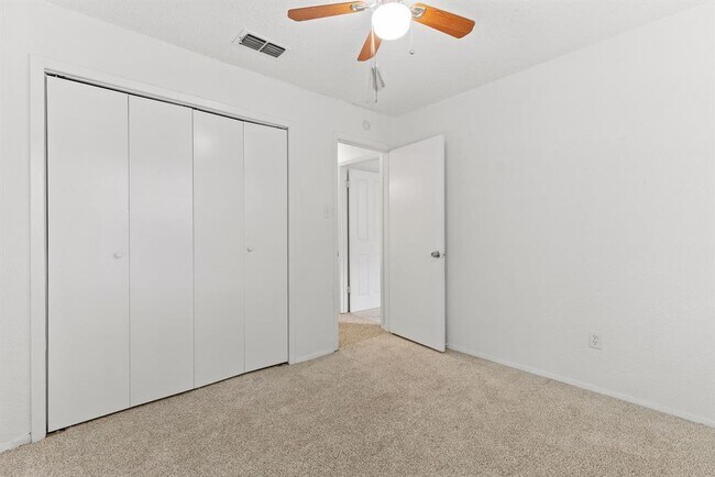 Building Photo - 600 Pin Tail Ln