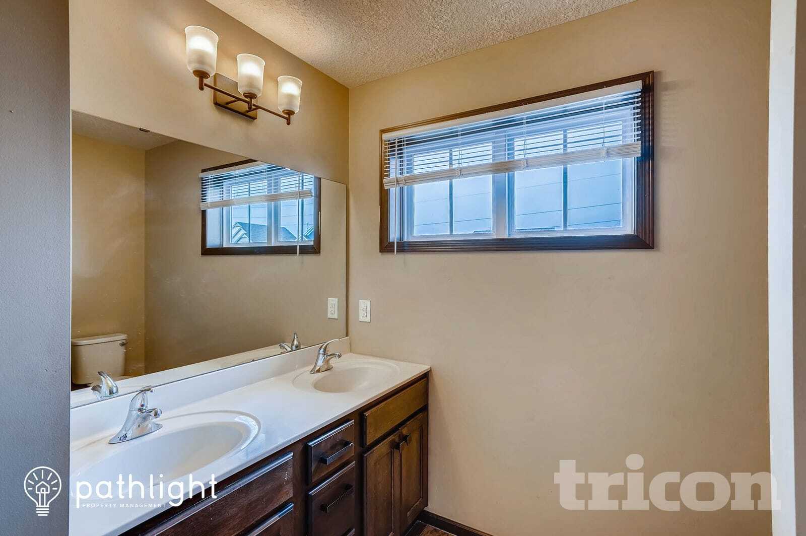 Building Photo - 16043 Estate Ln