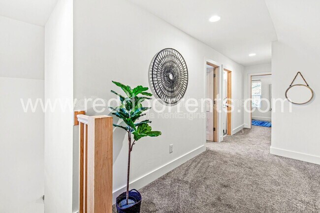 Building Photo - 1619 N Tacoma Ave