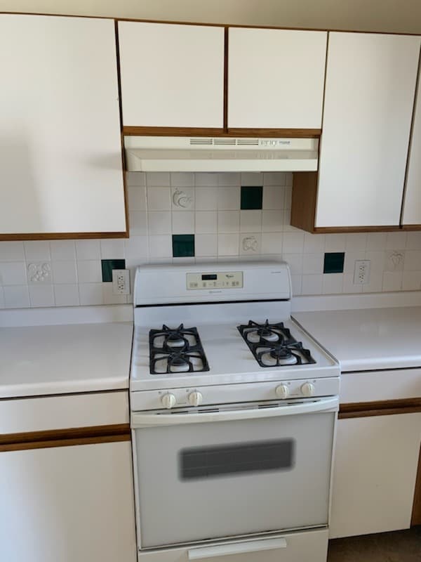 kitchen - 8705 Glasgow Ln