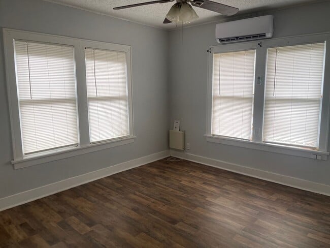 Building Photo - 6 month lease! Cozy 1-Bedroom duplex AVAIL...