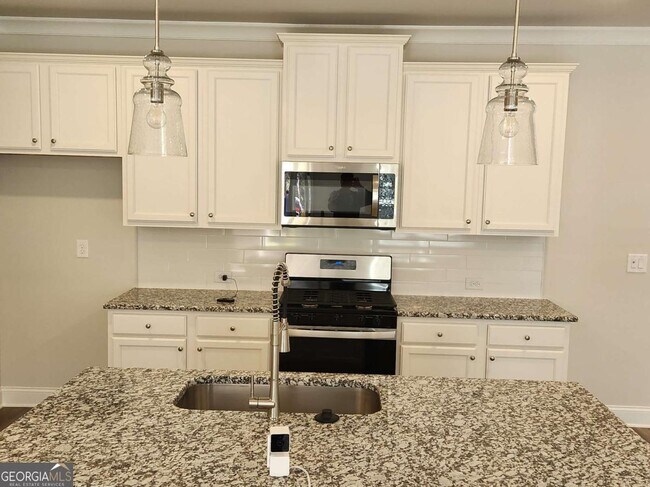 Building Photo - 3370 Westgate Park Dr