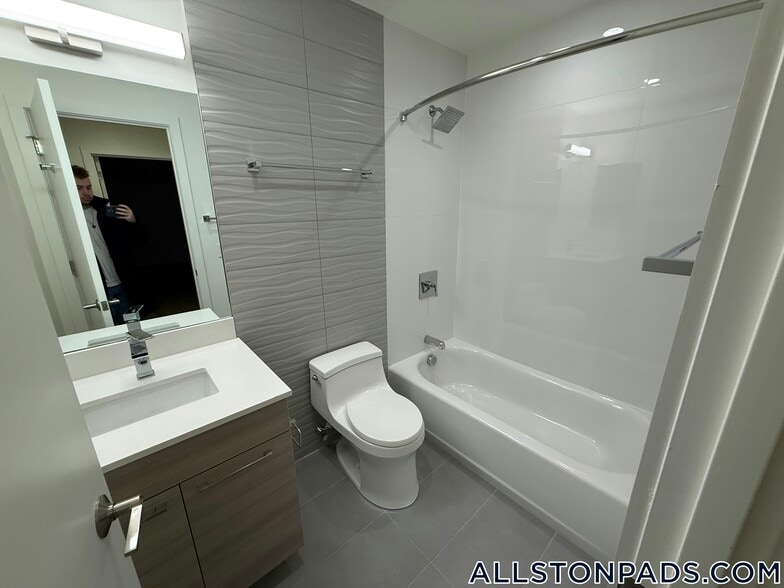 Building Photo - 1079 Commonwealth Ave