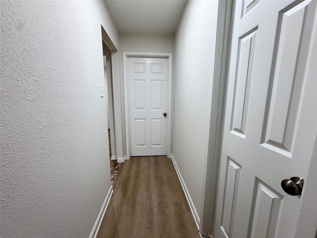 Building Photo - 2301 N Thompson St