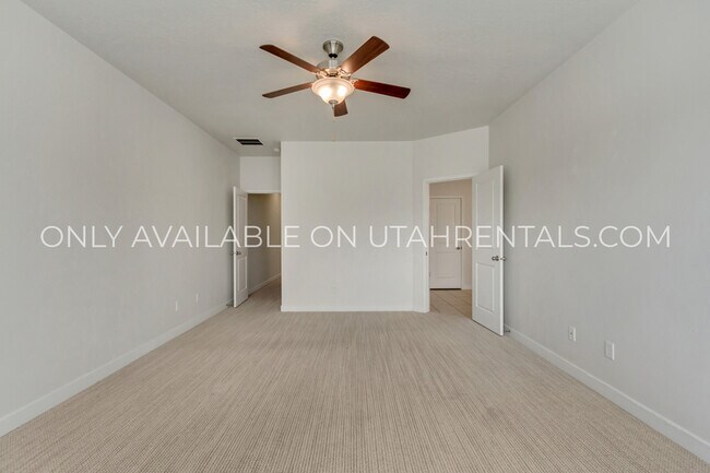Building Photo - 2353 N Holbrook Way